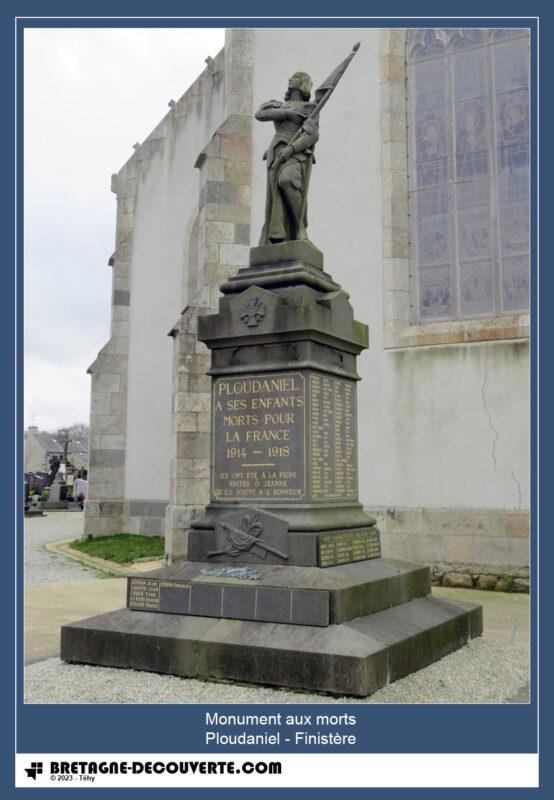 Le monument aux morts de la commune de Ploudaniel.