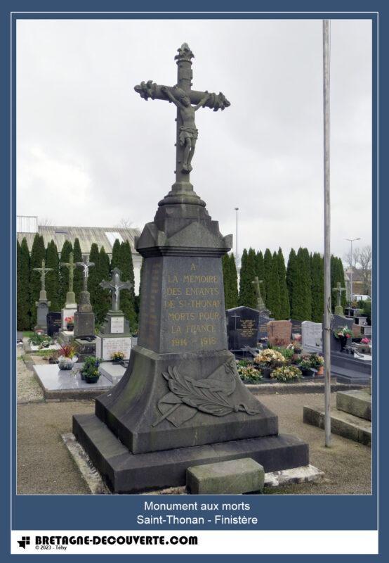 Le monument aux morts de la commune de Saint-Thonan.