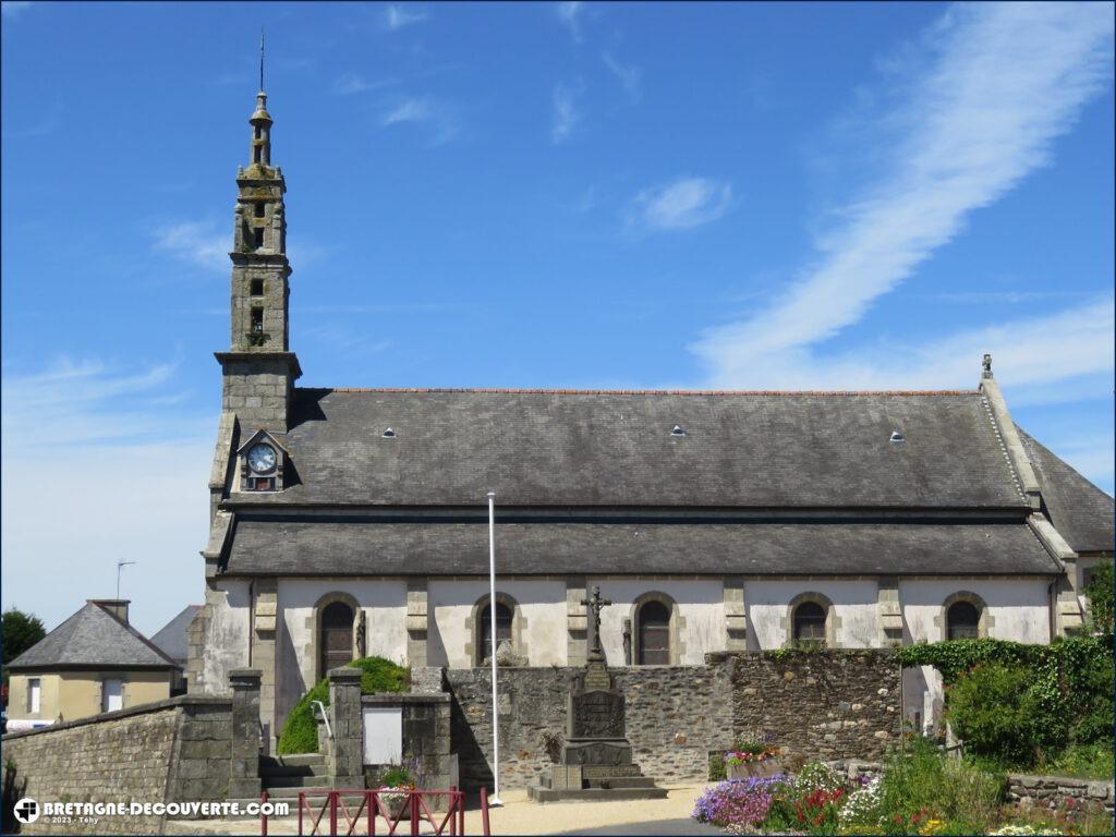 L'église Saint-Eucher sur la commune de Kernouës dans le Finistère.