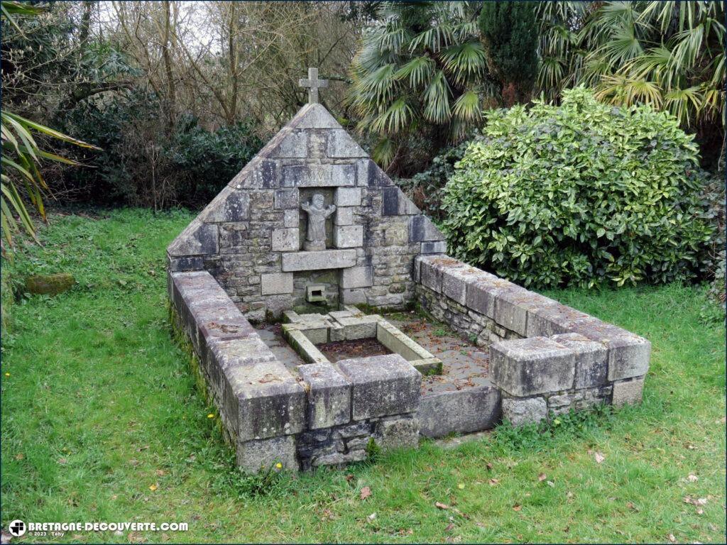 La fontaine du Christ à Pleyber-Christ.