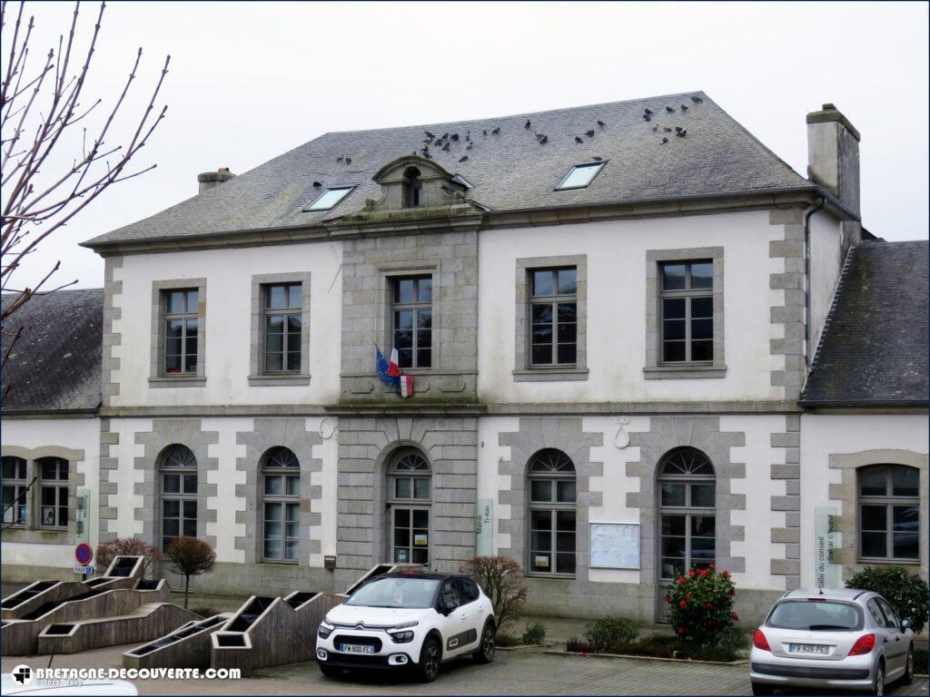 Mairie de la commune de Plougonven dans le Finistère.