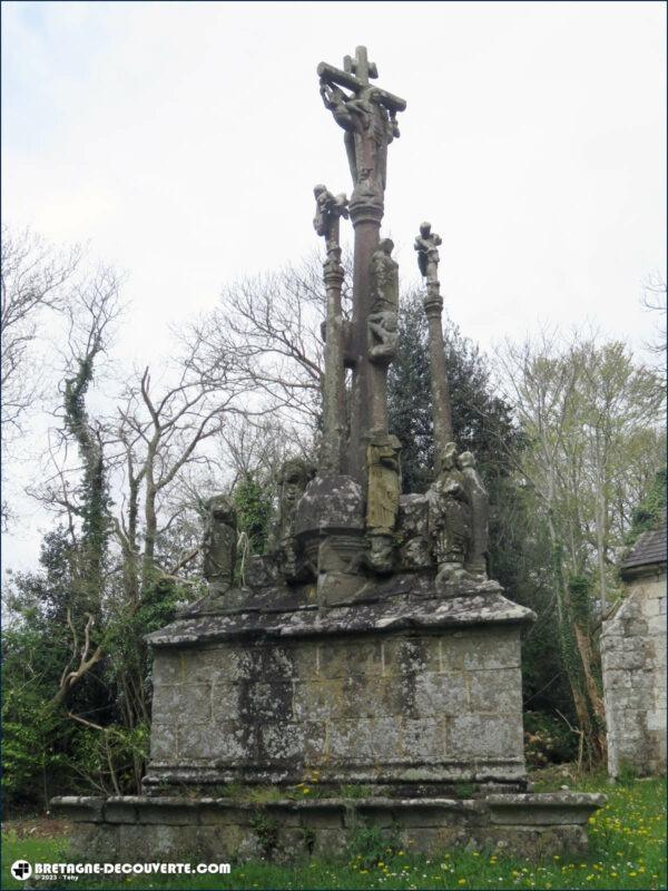 Le calvaire de la chapelle Saint-Vénec à Briec.