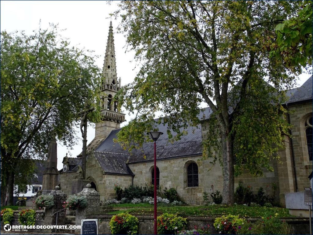 L'église Saint-Pierre sur la commune de Briec.