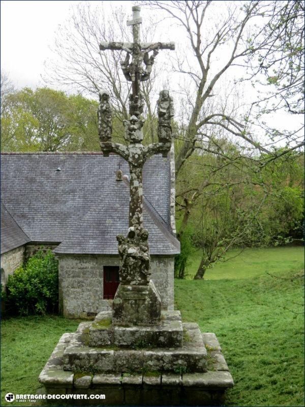 Le calvaire de la chapelle Sainte-Barbe à Ploéven.