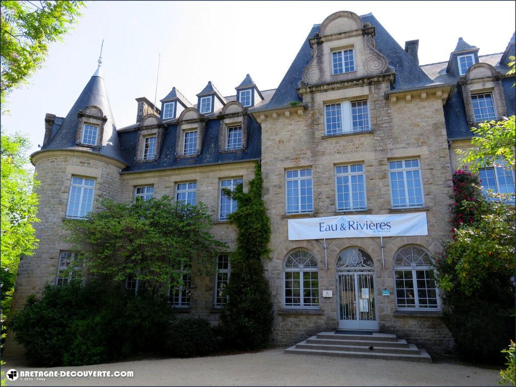 Belle-Isle-en-Terre, château de Lady Mond.