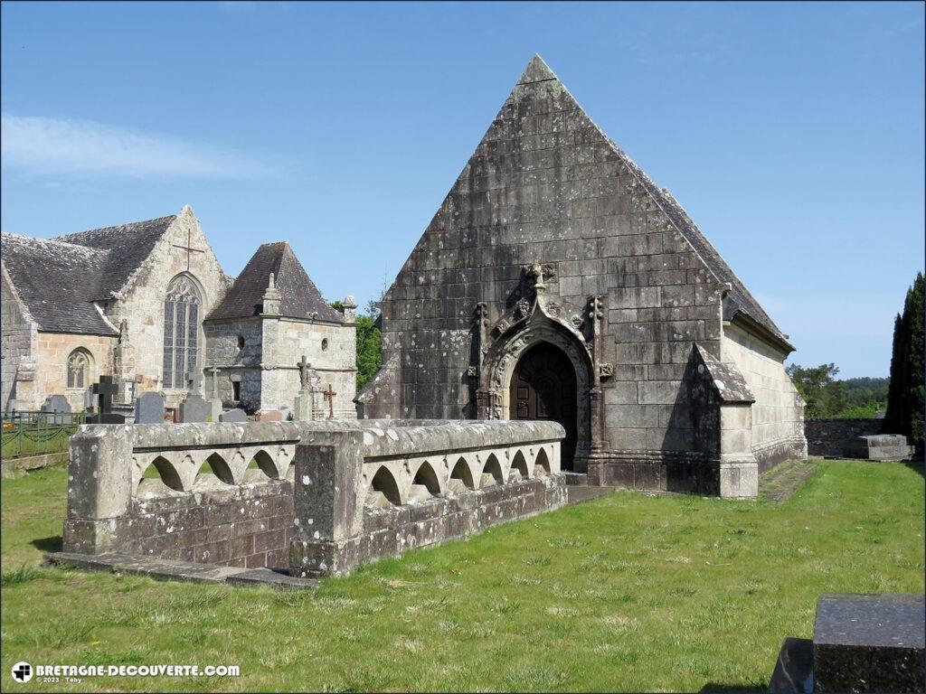 Belle-Isle-en-Terre, mausolée de Lady Mond.