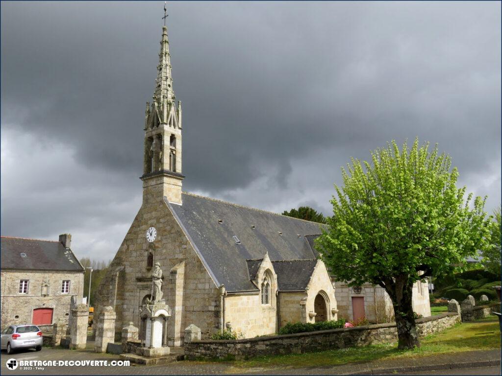 Église Saint-Guénolé sur la commune de Landrévarzec dans le Finistère.