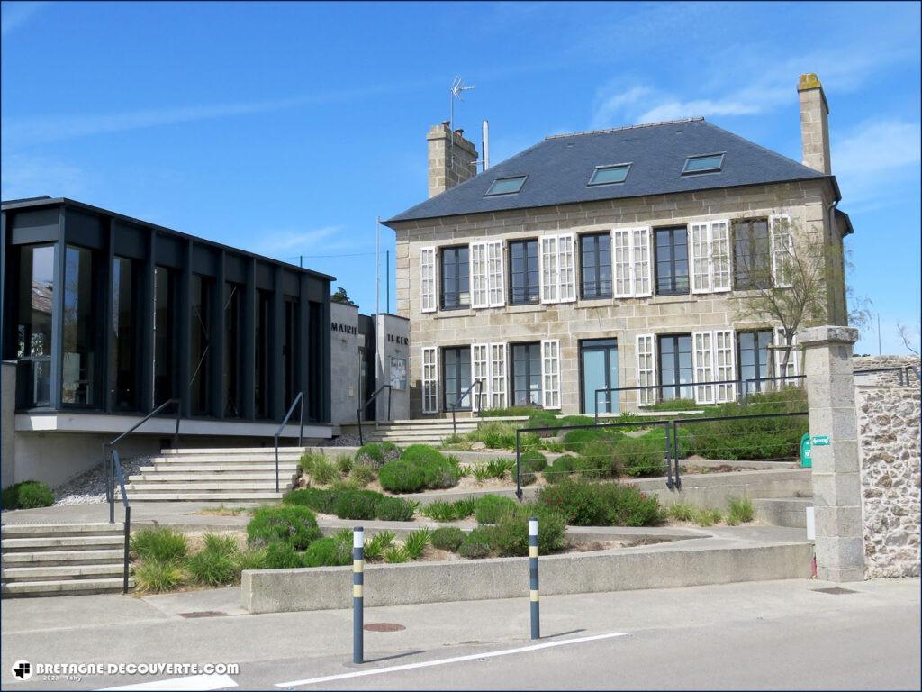 La mairie de Lanildut dans le Finistère.