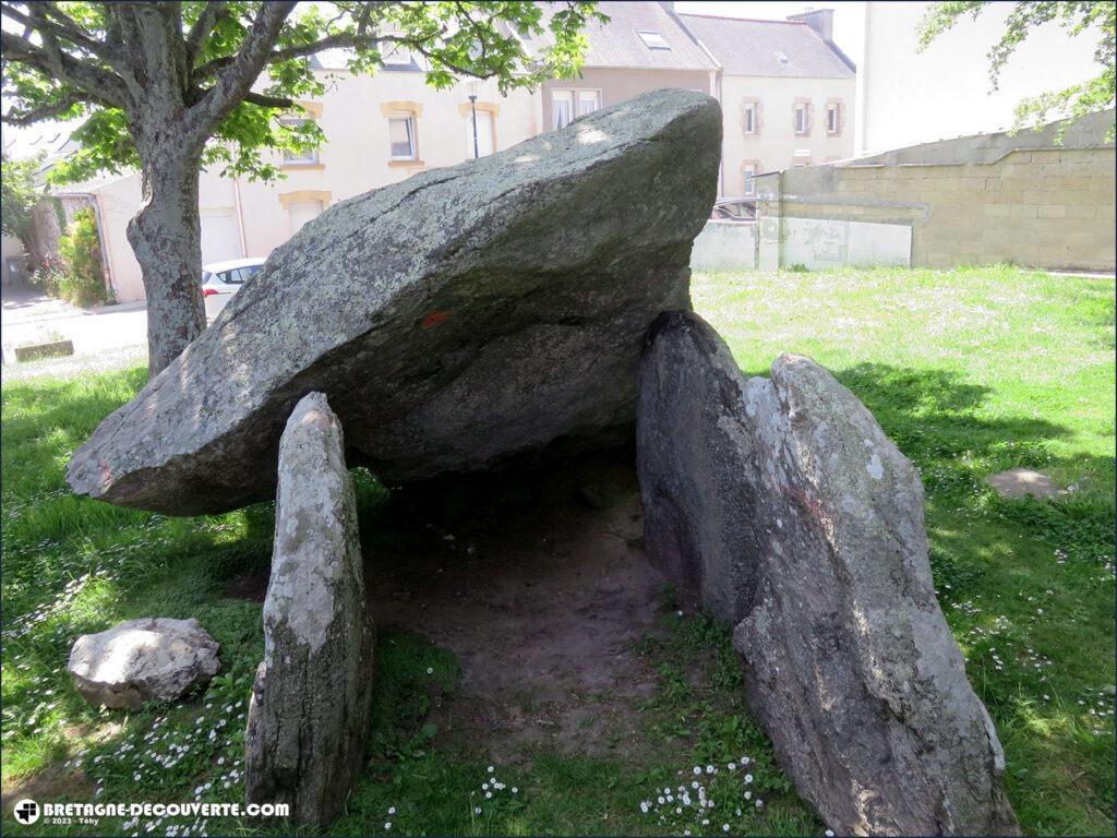 Le dolmen de Lilia à Plouguerneau.