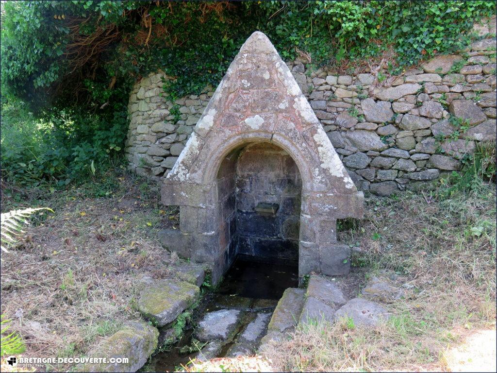 La fontaine Saint-Laurent à Plouguerneau.