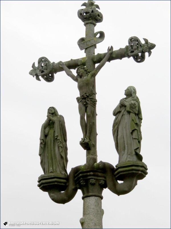 Le calvaire de l'église de Tréglonou.