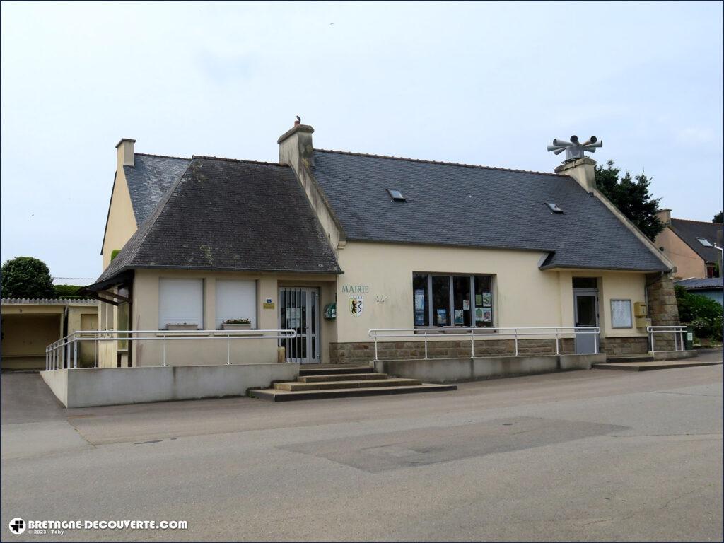 Mairie de la commune de Loc-Brévalaire.