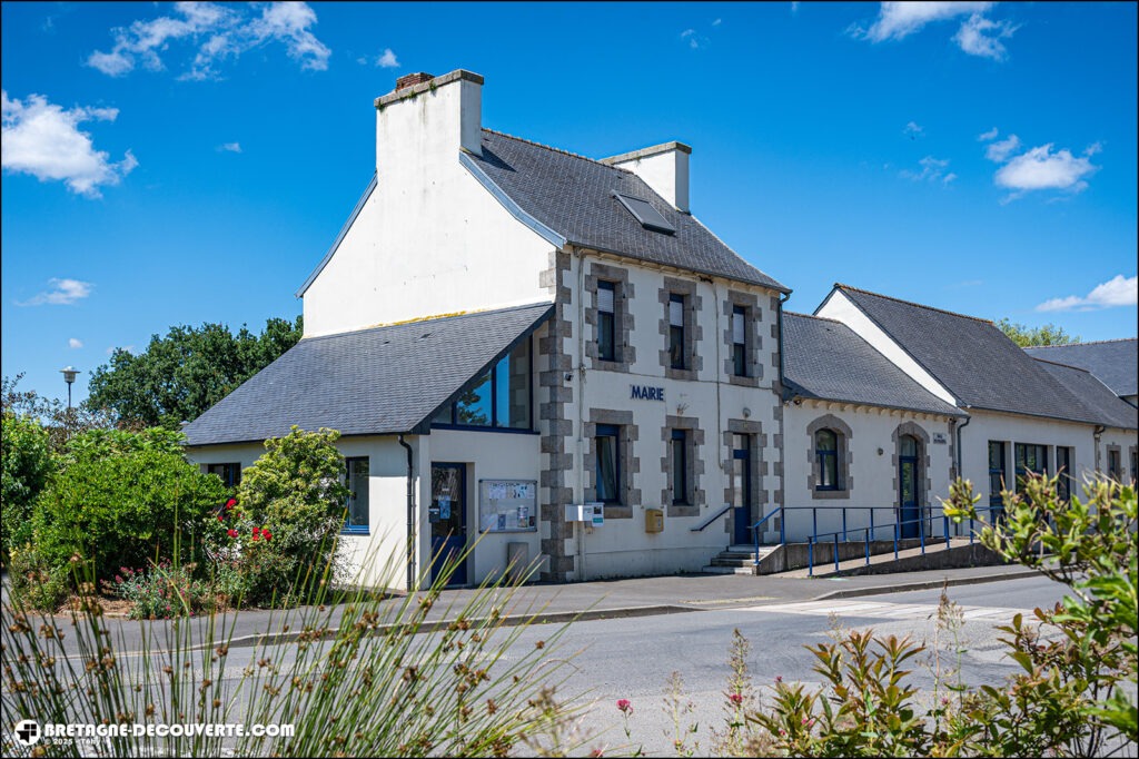 Mairie de la commune de Loc-Éguiner dans le Finistère.