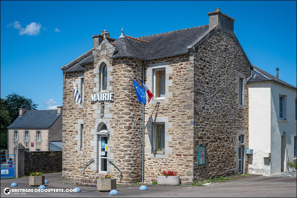 Mairie de la commune de Loc-Éguiner-Saint-Thégonnec dans le Finistère.