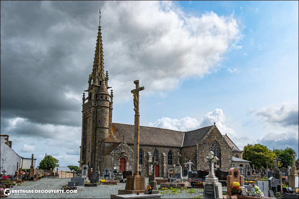 Église paroissiale Saint-Pierre de Plouégat-Moysan.