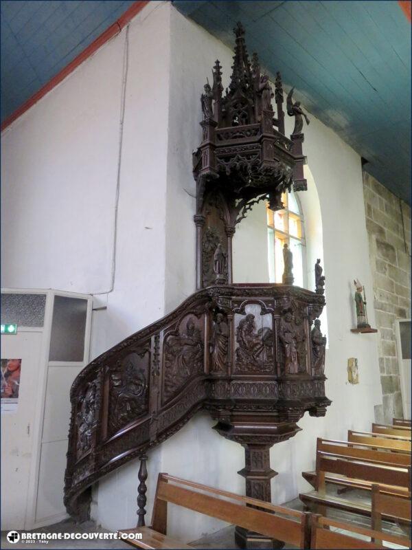 La chaire à prêcher de l'église de Guiclan.