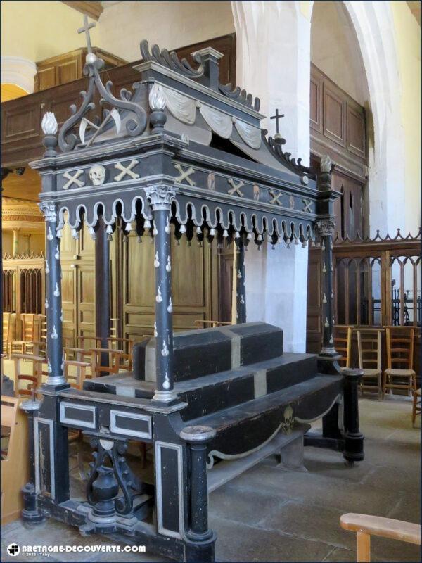 Le catafalque de l'église de Brasparts.