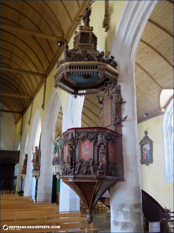 La chaire à prêcher de l'église de Brasparts.