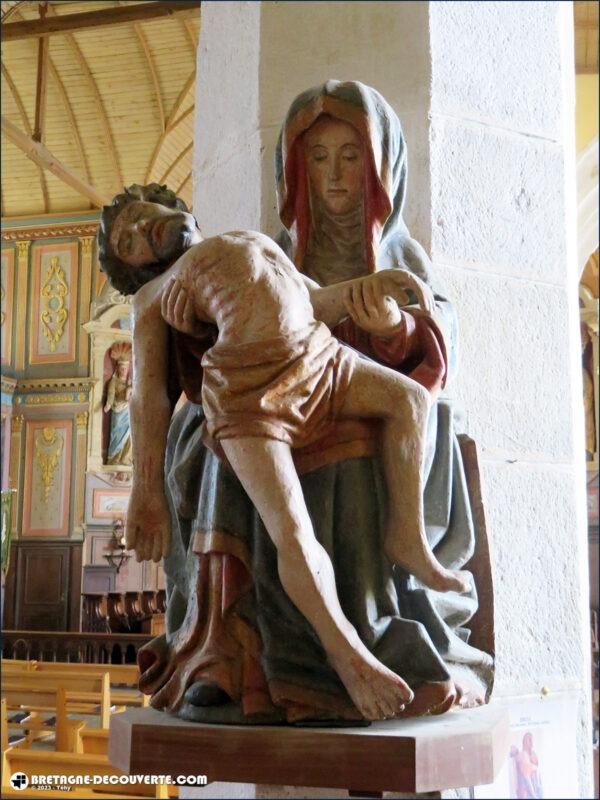 Statue de la Vierge de Pitié.