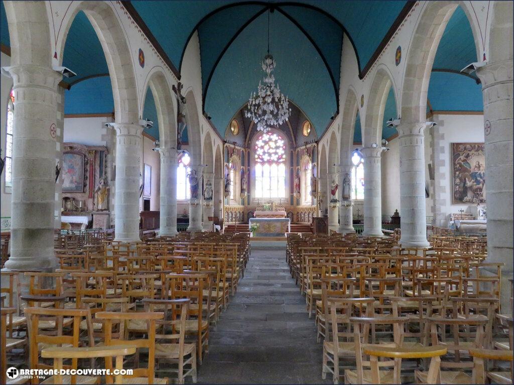 La nef de l'église de Guerlesquin.