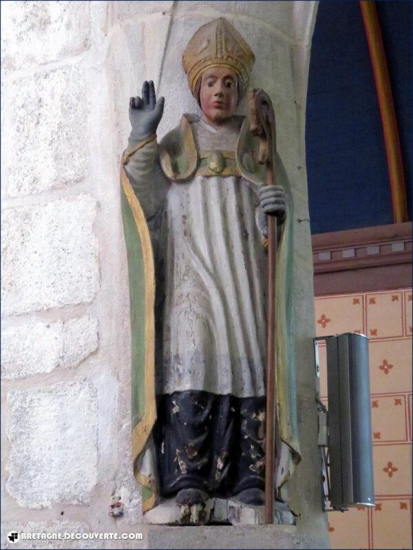 Statue de saint Maudez dans l'église de Sizun.