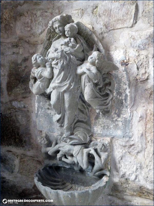 Un bénitier de la chapelle Saint-Jacques de Guiclan.