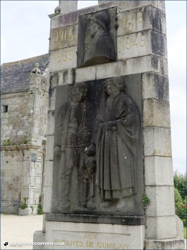 La sculpture de René Quillivic sur le monument aux morts de Guiclan.