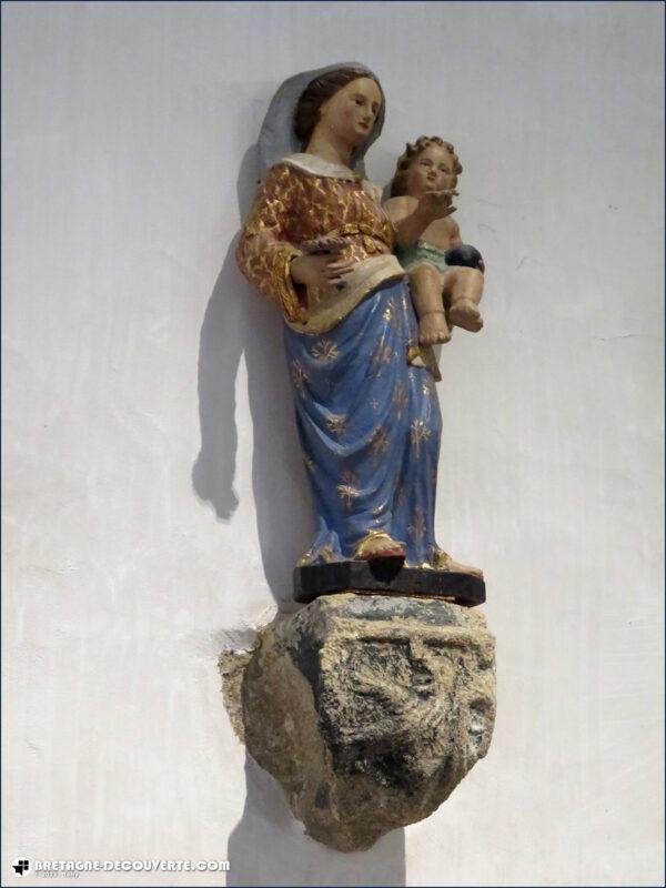 Statue de la Vierge à l'Enfant dans l'église de Locquénolé.