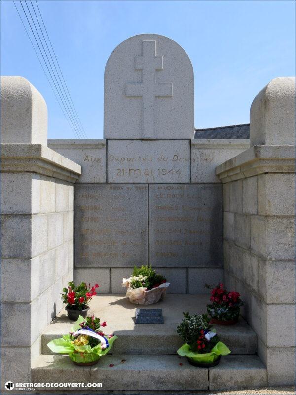 Le monument des déportés sur la commune de Loguivy-Plougras.