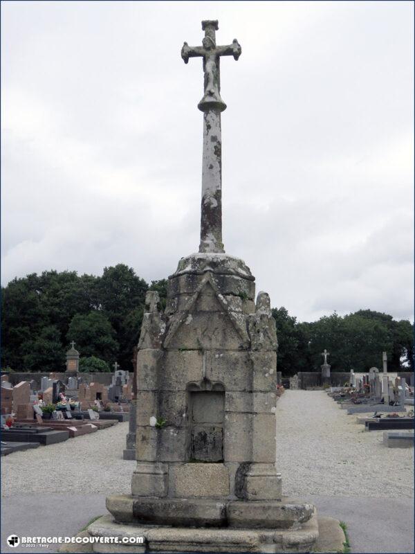 Le calvaire du cimetière de Maël-Carhaix.