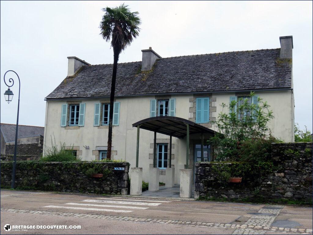 Mairie de la commune de Locmélar dans le Finistère.