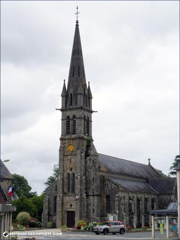 L'église Sainte-Paule dans le bourg de Paule.