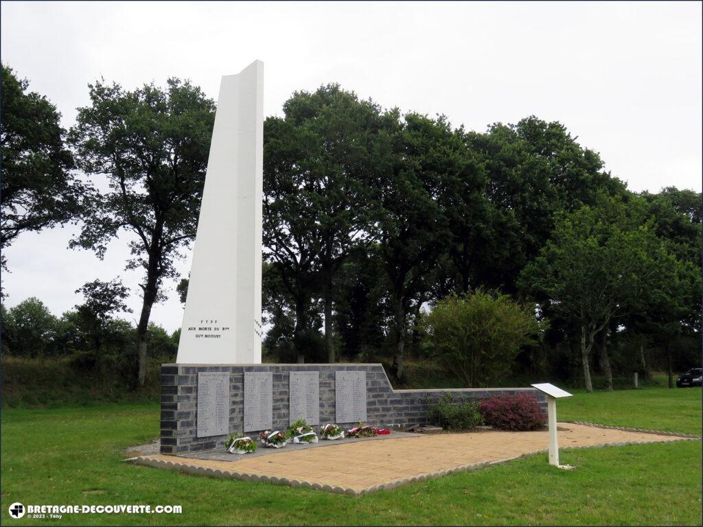 Le monument commémoratif de la Pie sur la commune de Paule.