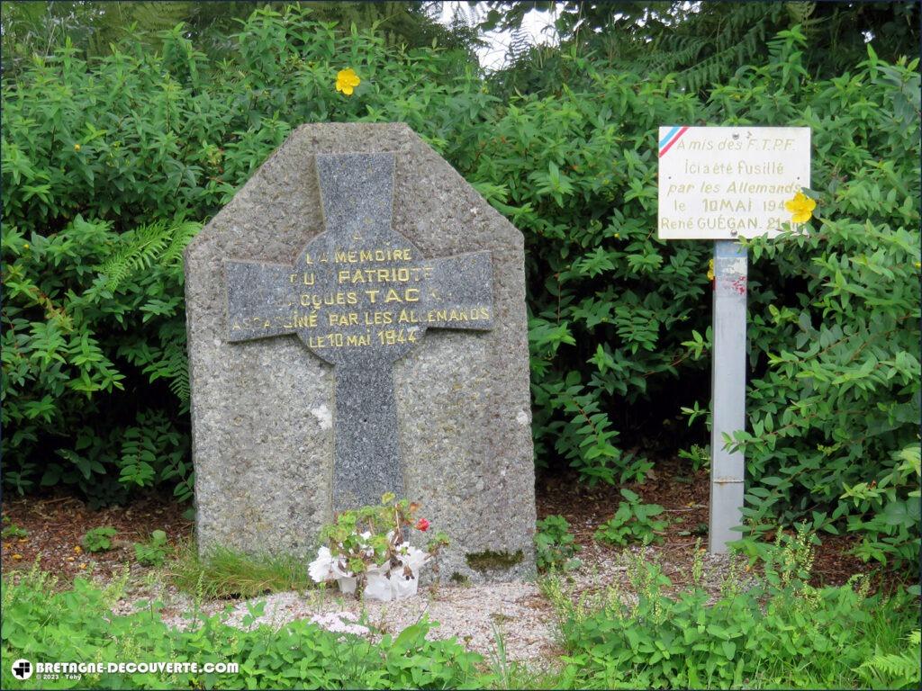 Stèle commémorative sur la commune de Paule.