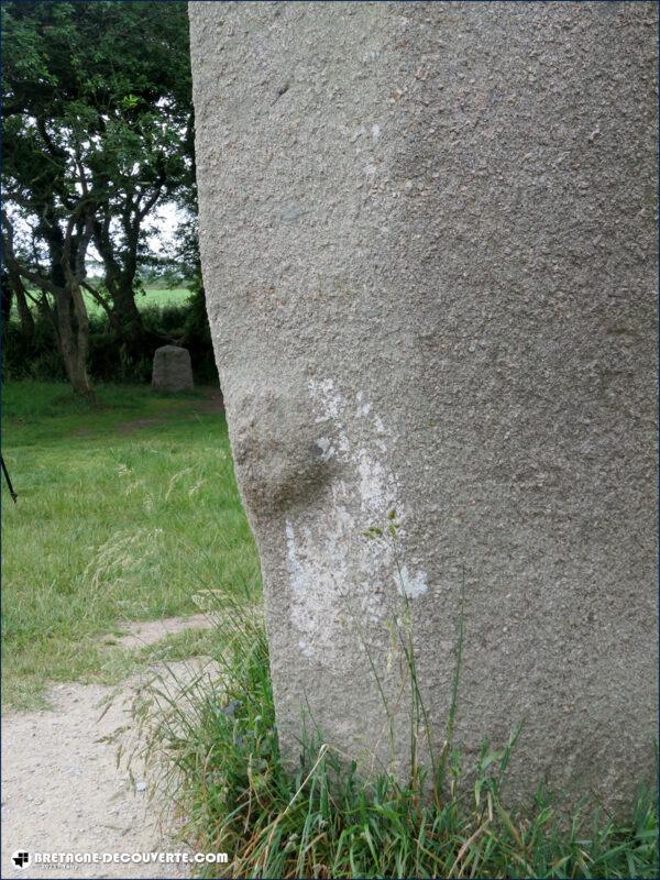 Une des bosses du menhir de Kerloas sur la commune de Plouarzel dans le Finistère.