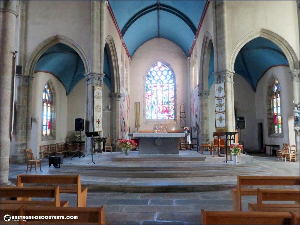 Le maître autel de l'église Saint-Pierre de Ploudalmézeau.