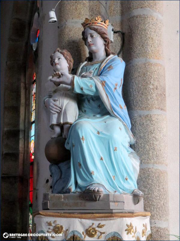 Statue de Notre-Dame de Ploudalmézeau dans l'église Saint-Pierre.