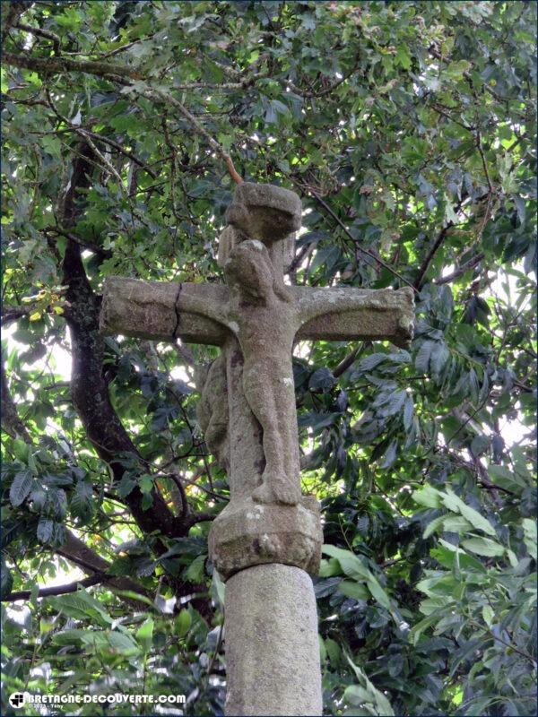 Détail de la croix de Kerlan sur la commune de Ploudiry.