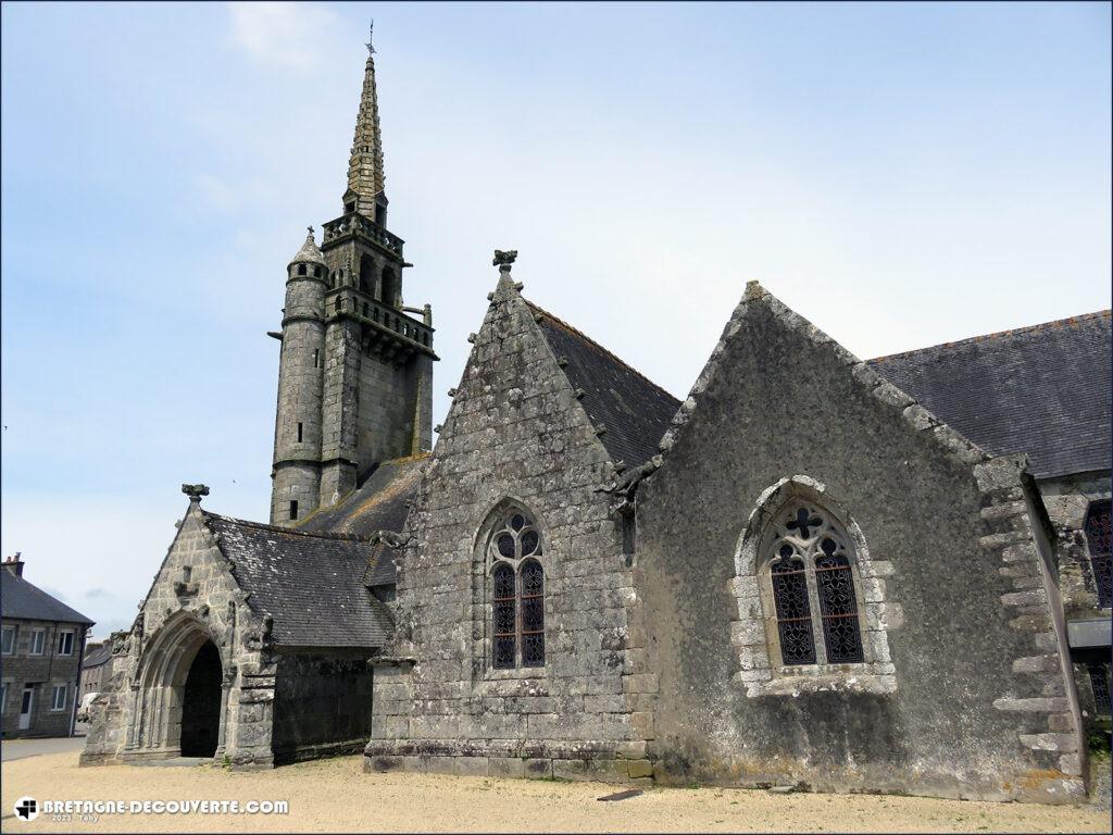 L'église Saint-Pierre sur la commune de Plougras.