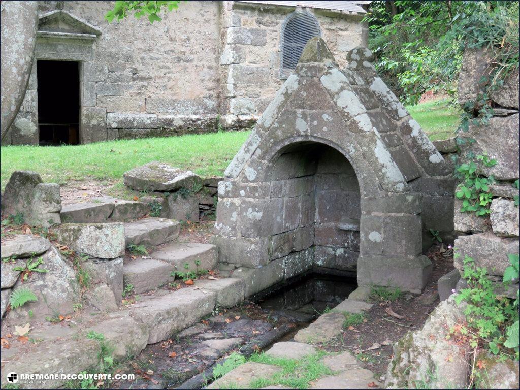 Fontaine de la chapelle du Traon.