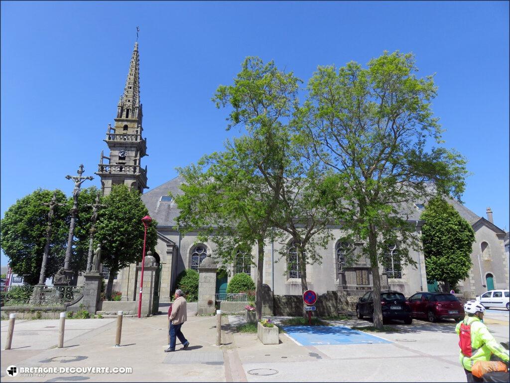 L'église Saint-Pierre-et-Saint-Paul de Plouguerneau dans le Finistère.