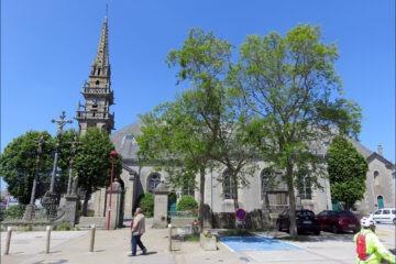 L'église Saint-Pierre-et-Saint-Paul de Plouguerneau dans le Finistère.