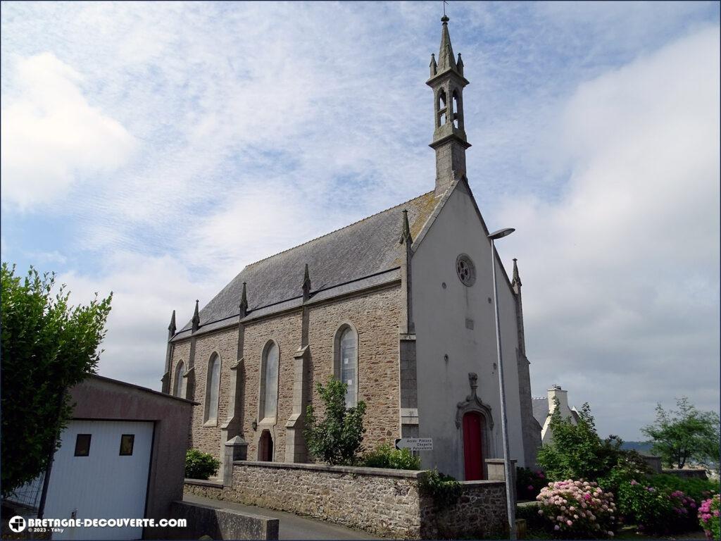 La chapelle Notre-Dame-des-Malades dans le bourg de Plouider.