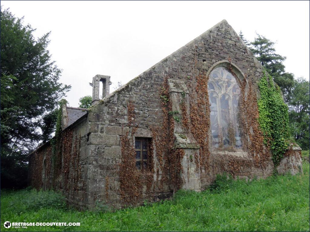 La chapelle Saint-Idunet sur la commune de Plounévézel.