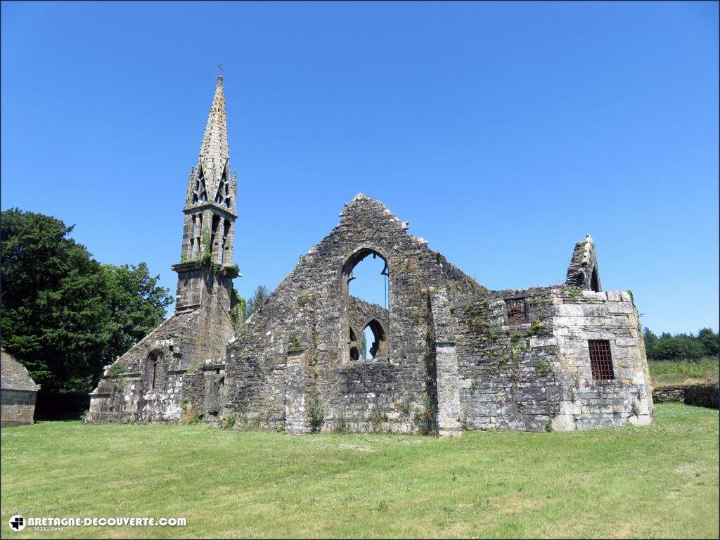 Ancienne église Saint-Pierre de Quimerch à Pont-de-Buis-lès-Quimerch.