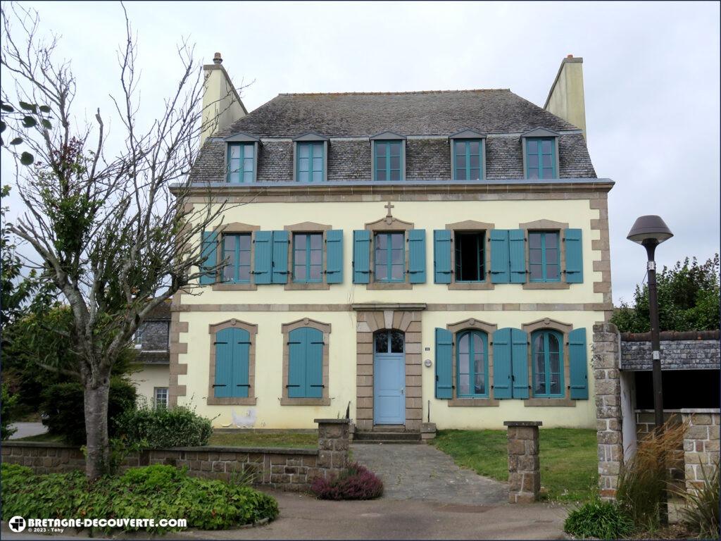 Ancien presbytère de la commune de Guiclan.