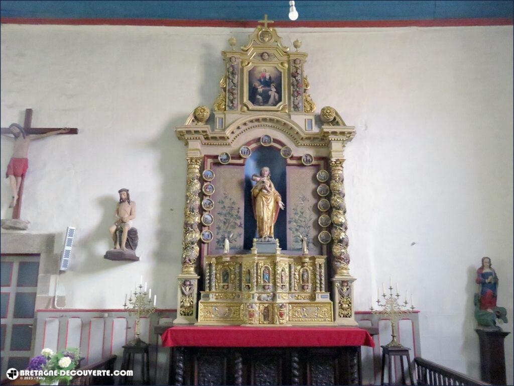 Le retable du Rosaire dans l'église de Guiclan.