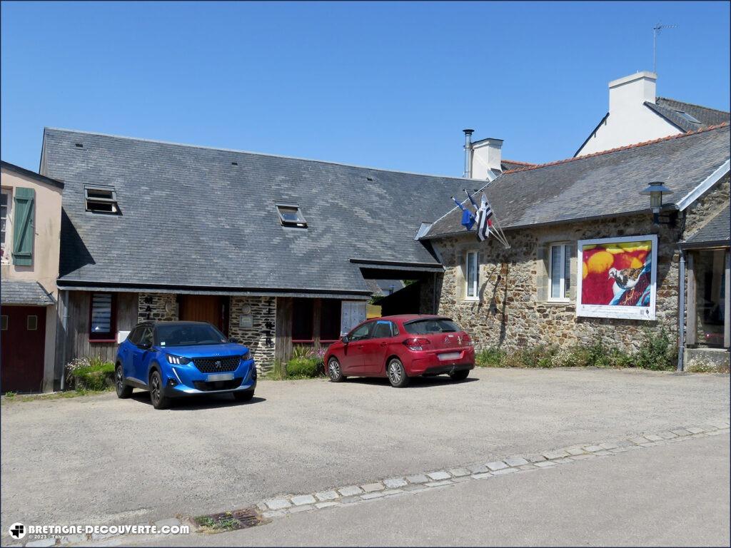 La mairie de la commune de Saint-Rivoal dans le Finistère.