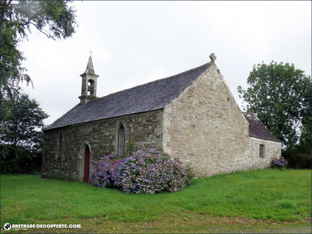 La chapelle Saint-Yves sur la commune de Saint-Sauveur.