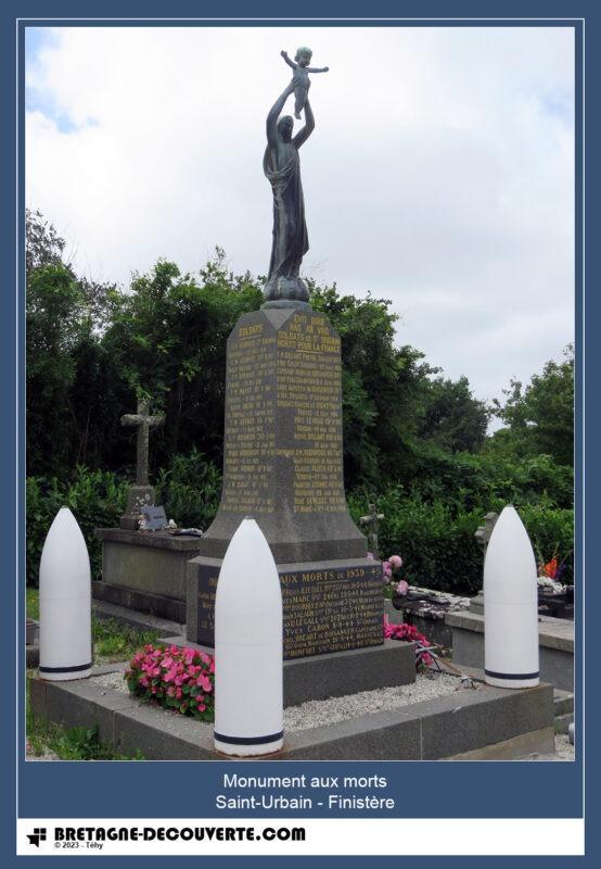 Le monument aux morts de la commune de Saint-Urbain.